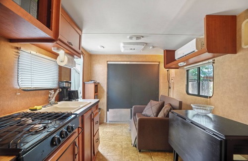Old Seminole Heights Apartment | Charming Stay w/Pool & Grill