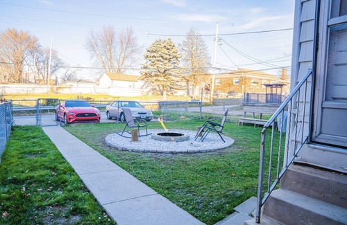 St. Louis Apartment | Charming STL Brick w/firepit- KingBed- 5min Botanical Garden