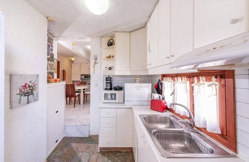 Vathianos Kampos Villa | Charming Stone House, A/C, Private Garden - Just a short walk from the Beach in Kokkini Hani Area!