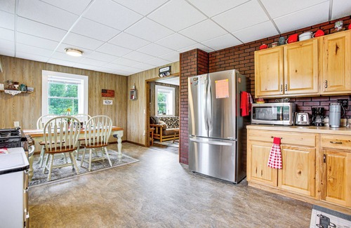 Marion Cottage | Charming Stone Cottage in Marion w/Fire Pit!