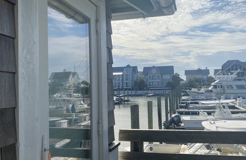 Bald Head Island Apartment | Charming Studio/Cottage in Marina BHI & Shoals Club Available