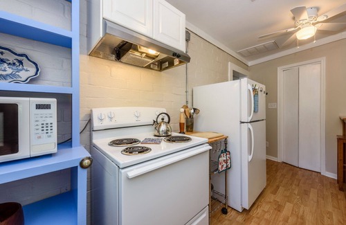 Austin Apartment | Charming Studio Apartment in East Austin - Near Downtown and UT (OL2016046974)