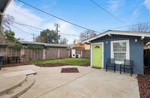Modesto House | Charming studio-bungalow in Modesto with WiFi, AC. Near Hospitals & Downtown