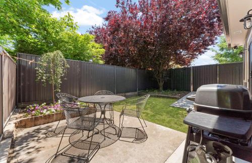 Bathurst Apartment | Charming Studio for Two in the Heart of Bathurst
