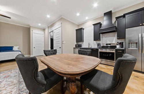 Crowley Apartment | Charming studio in marvelous historic downtown Crowley with AC, WiFi