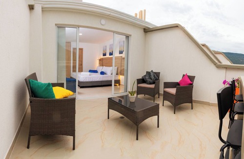 San Gil Apartment | Charming studio in San Gil. Swimming pool, sauna, turco, terrace and free WiFi