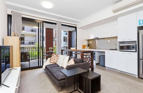 Subiaco Apartment | Charming Studio in Subiaco w/Free WiFi & Parking!