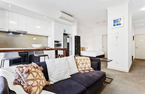 Subiaco Apartment | Charming Studio in Subiaco w/Free WiFi & Parking!