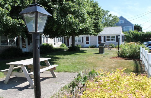 Dennis Port Condo | Charming Studio less than 200 steps to Glendon Beach - 200 Captain Chase Rd #18