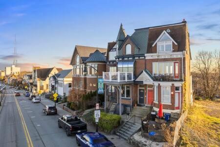 Mount Washington Apartment | Charming Studio-Panoramic View-Your Pittsburgh Sanctuary