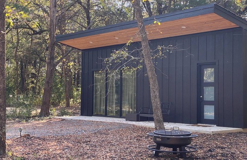 Gober Cabin | Charming Studio style 1-bedroom cabin in Bonham