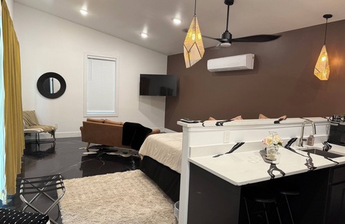 Gober Cabin | Charming Studio style 1-bedroom cabin in Bonham