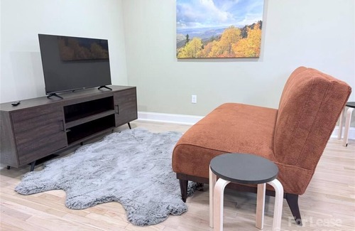Jackson Park House | Charming Studio walking distance to UNCA & Greenway, walkable neighborhood