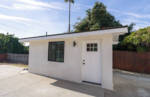 Whittier Apartment | Charming studio walking distance to uptown Whittier