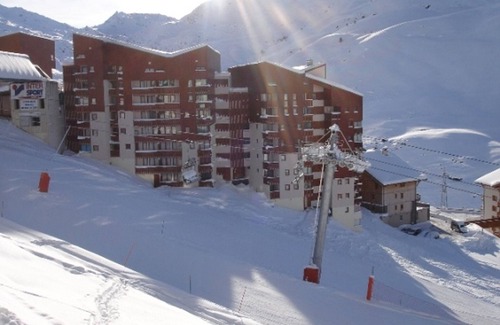 Les Bruyeres Apartment | Charming Studio with Cabin, 4 People, Ski-In/Ski-Out, South-West Balcony, Les Menuires