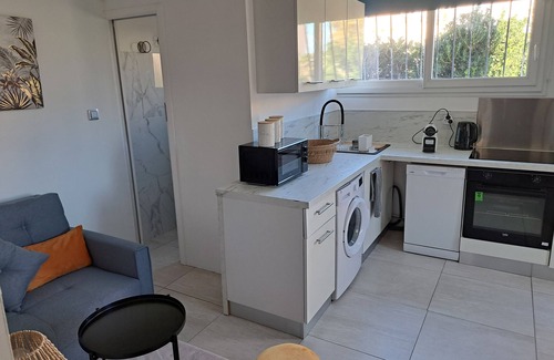 La Crau Apartment | Charming studio with private courtyard