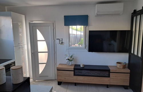 La Crau Apartment | Charming studio with private courtyard