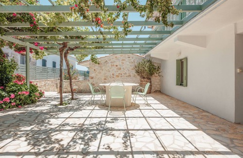 Spartochori Apartment | Charming suite at village centre - WiFi, parking, amenities nearby, shared pool
