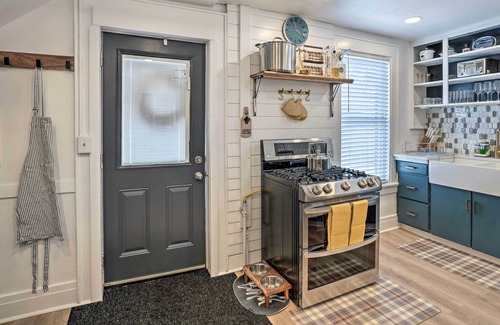 Westside Apartment | Charming Syracuse Apt w/ Private Deck & Fire Pit!