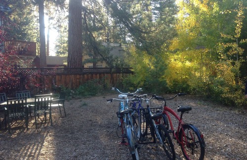 Al Tahoe House | Charming Tahoe Cabin-2 Blocks to Lake, 2 Miles to Ski, Hot Tub, Pets OK, Bikes!