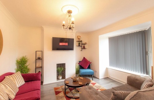 Stonnall House | Charming Three Bedroom House in Birmingham