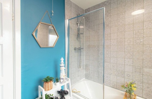 Stonnall House | Charming Three Bedroom House in Birmingham