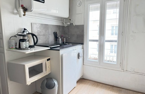 Quartier de la Porte-Saint-Denis Apartment | Charming tiny studio in center of Paris