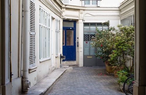 Quartier de la Porte-Saint-Denis Apartment | Charming tiny studio in center of Paris