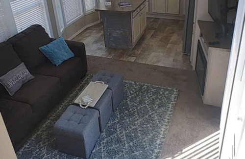 Afton Cabin | Charming tinyhouse at Grand Lake with access to RV resort amenities.