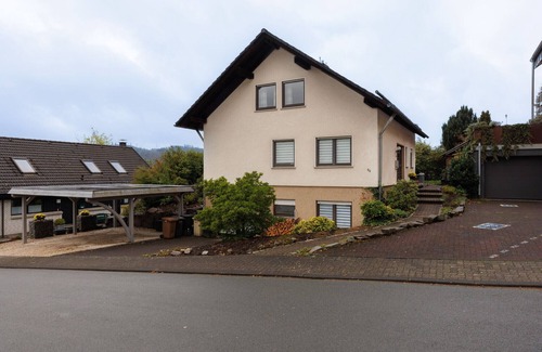 Allenbach Apartment | Charming top floor apartment (53sqm) with balcony