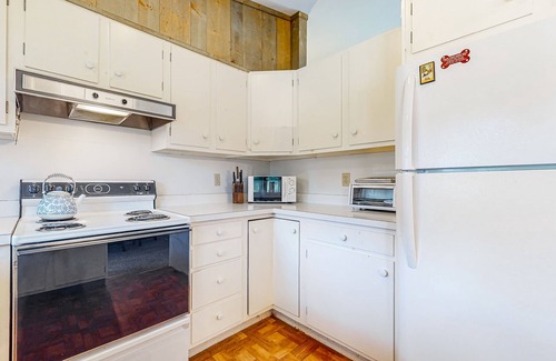 Cranmore Birches House | Charming townhome with pool, fireplace, skiing, fast WiFi, & washer/dryer