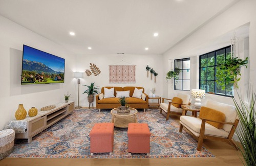 Sierra Madre Apartment | Charming Treehouse Retreat in Sierra Madre