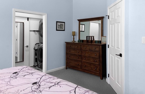 Colbert Cottage | Charming Tudor Guest House on park like setting