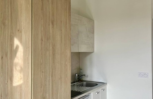 Levallois-Perret Apartment | Charming two - Bedroom Duplex with WiFi & AC Near Paris in Levallois-Perret
