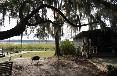 Cordesville Cottage | Charming two-bedroom on the Cooper River with small boat ramp and floating dock