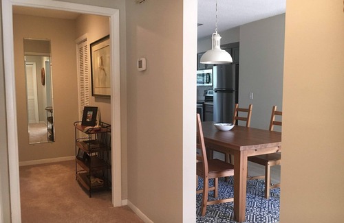Fernandina Beach Condo | Charming Updated Extended Stay Condo 2 Blocks to Beach w Common Pool/Pickle Ball