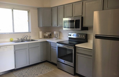 Fernandina Beach Condo | Charming Updated Extended Stay Condo 2 Blocks to Beach w Common Pool/Pickle Ball