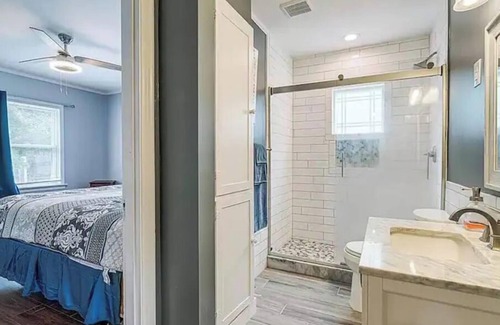 University District House | Charming Updated One Bedroom with yard