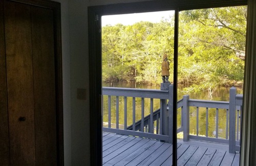Longs House | Charming UPDATED river bungalow in a secluded natural location, min. from beach