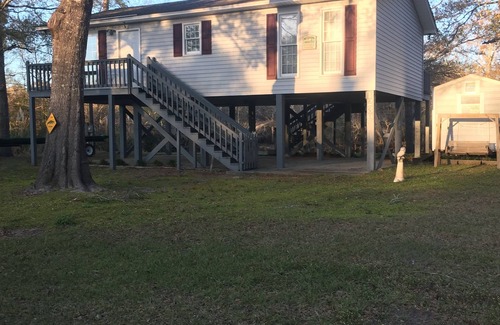 Longs House | Charming UPDATED river bungalow in a secluded natural location, min. from beach
