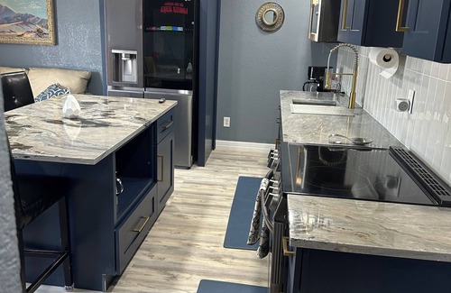Kyle House | Charming Upstairs 2-bedroom townhome W/side entrance & Balcony in Kyle AC, WiFi