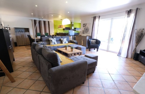 Aureille House | Charming vacation rental with pool in Aureille, sleeps 8