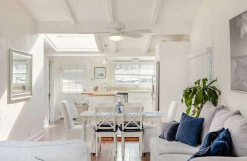 Venice Cottage | Charming Venice Beach Cottage on Venice Canals, with Boats