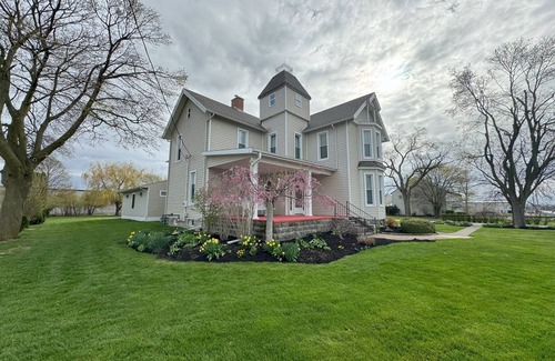 Marblehead Condo | Charming Victorian Lakeside B&B in Marblehead,Ohio