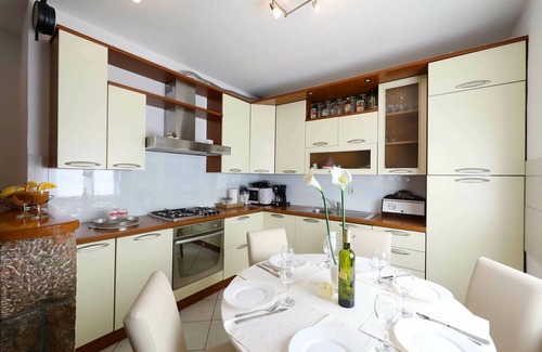 Policnik Villa | Charming Villa in Poličnik with Swimming Pool