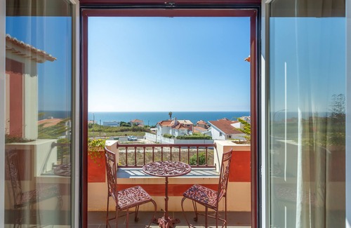 Praia das Macas House | Charming Villa in Praia das Maçãs