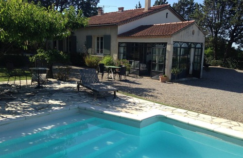 Jonquerettes Villa | Charming villa with large garden and swimming pool in the heart of the Provencal countryside.