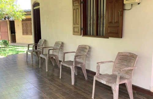 Ambalangoda Villa | Charming villa with 1 bed room WiFi,AC in lovely Ambalangoda,10min walk to beach