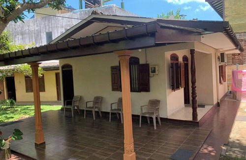 Ambalangoda Villa | Charming villa with 1 bed room WiFi,AC in lovely Ambalangoda,10min walk to beach