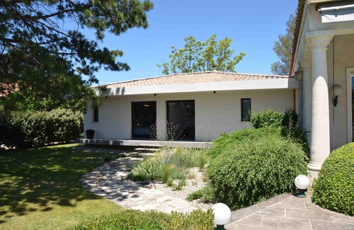 Cabannes Villa | Charming villa with pool near Alpilles